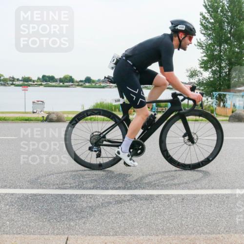 15.06.2025 - 27. Vierlanden-Triathlon H.Heesch http://msf.ph/oto/8031157 15.06.2025 10:35:13 Radfahren 122, 251, 330 meine-sportfotos.de