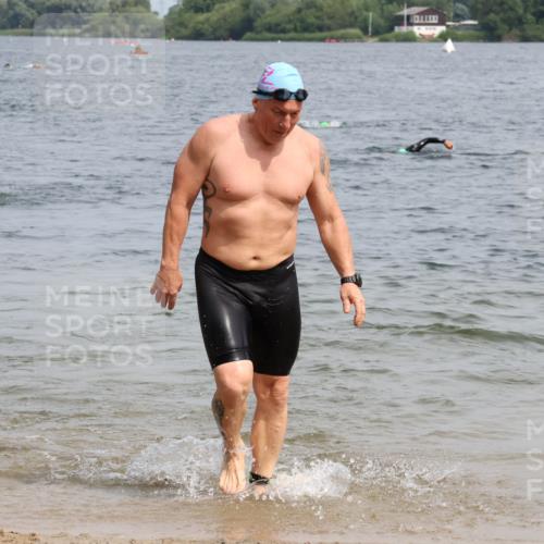15.06.2025 - 27. Vierlanden-Triathlon Lena Gebhardt http://msf.ph/oto/8031158 15.06.2025 11:09:48 Schwimmen 745, 784, 786 meine-sportfotos.de