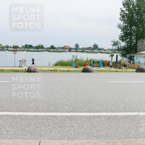 21.06.2025 - 27. Vierlanden-Triathlon H.Heesch http://msf.ph/oto/8031162 15.06.2025 11:32:31 Radfahren 677, 889 meine-sportfotos.de