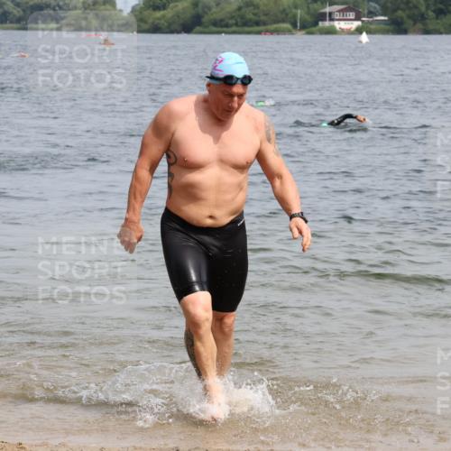 15.06.2025 - 27. Vierlanden-Triathlon Lena Gebhardt http://msf.ph/oto/8031163 15.06.2025 11:09:48 Schwimmen 745, 784, 786 meine-sportfotos.de