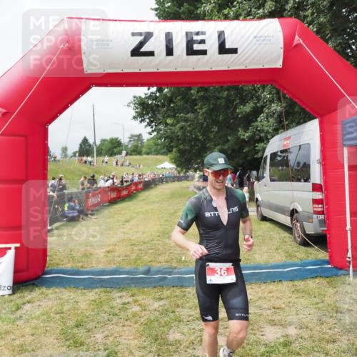 21.06.2025 - 27. Vierlanden-Triathlon MichiJ http://msf.ph/oto/8031166 15.06.2026 12:42:44 Ziel 36 meine-sportfotos.de
