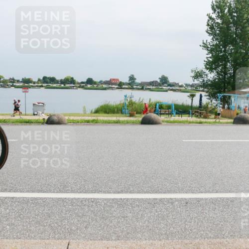 21.06.2025 - 27. Vierlanden-Triathlon H.Heesch http://msf.ph/oto/8031167 15.06.2025 11:32:33 Radfahren 677 meine-sportfotos.de