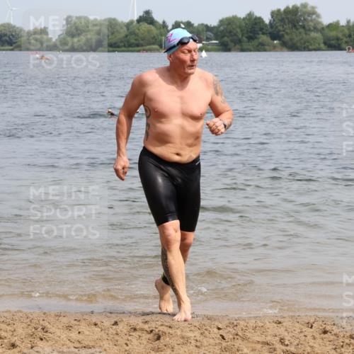 15.06.2025 - 27. Vierlanden-Triathlon Lena Gebhardt http://msf.ph/oto/8031168 15.06.2025 11:09:49 Schwimmen 745, 784, 786 meine-sportfotos.de