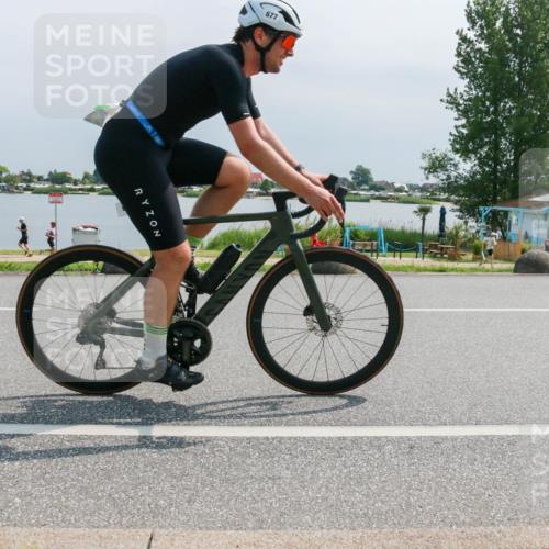 21.06.2025 - 27. Vierlanden-Triathlon H.Heesch http://msf.ph/oto/8031170 15.06.2025 11:32:33 Radfahren 677 meine-sportfotos.de