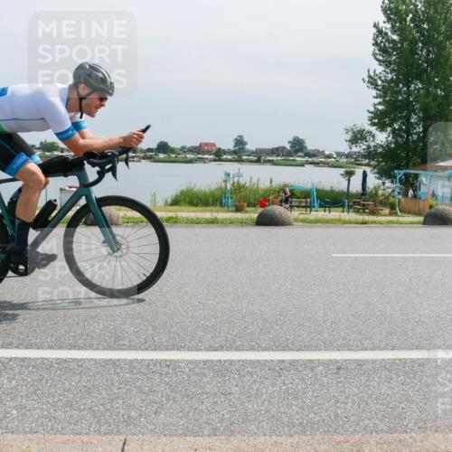 21.06.2025 - 27. Vierlanden-Triathlon H.Heesch http://msf.ph/oto/8031175 15.06.2025 11:32:41 Radfahren 716 meine-sportfotos.de
