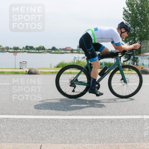 21.06.2025 - 27. Vierlanden-Triathlon H.Heesch http://msf.ph/oto/8031177 15.06.2025 11:32:41 Radfahren 716 meine-sportfotos.de
