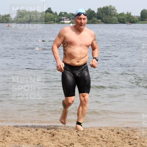 15.06.2025 - 27. Vierlanden-Triathlon Lena Gebhardt http://msf.ph/oto/8031181 15.06.2025 11:09:49 Schwimmen 745, 784, 786 meine-sportfotos.de