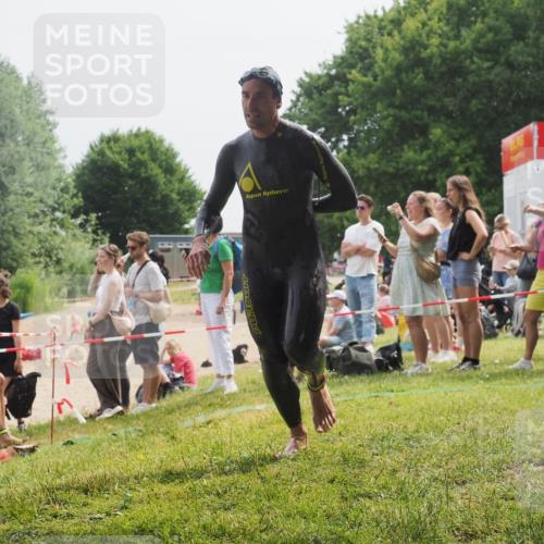15.06.2025 - 27. Vierlanden-Triathlon KatJ http://msf.ph/oto/8031187 15.06.2025 11:09:10 Schwimmen 776, 811, 816 meine-sportfotos.de