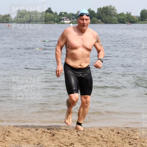 15.06.2025 - 27. Vierlanden-Triathlon Lena Gebhardt http://msf.ph/oto/8031189 15.06.2025 11:09:49 Schwimmen 745, 784, 786 meine-sportfotos.de
