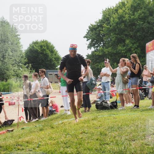 15.06.2025 - 27. Vierlanden-Triathlon KatJ http://msf.ph/oto/8031200 15.06.2025 11:09:12 Schwimmen 776, 811, 816, 846 meine-sportfotos.de