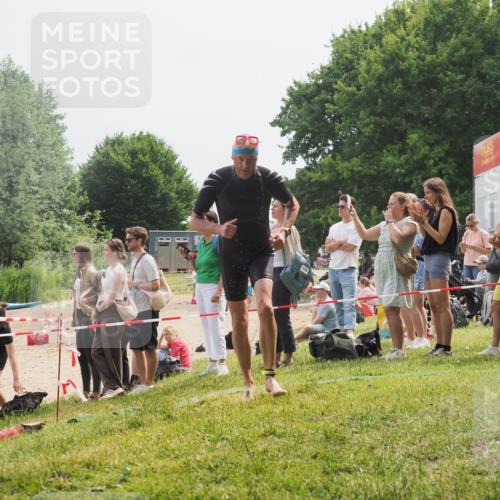 15.06.2025 - 27. Vierlanden-Triathlon KatJ http://msf.ph/oto/8031208 15.06.2025 11:09:12 Schwimmen 776, 811, 816, 846 meine-sportfotos.de