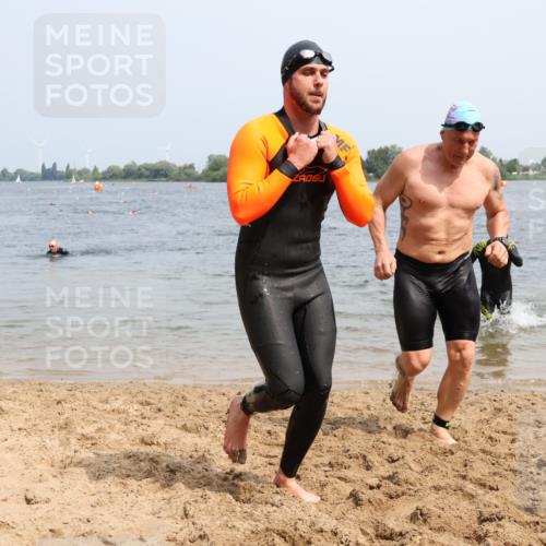 15.06.2025 - 27. Vierlanden-Triathlon Lena Gebhardt http://msf.ph/oto/8031209 15.06.2025 11:09:51 Schwimmen 745, 784, 786 meine-sportfotos.de