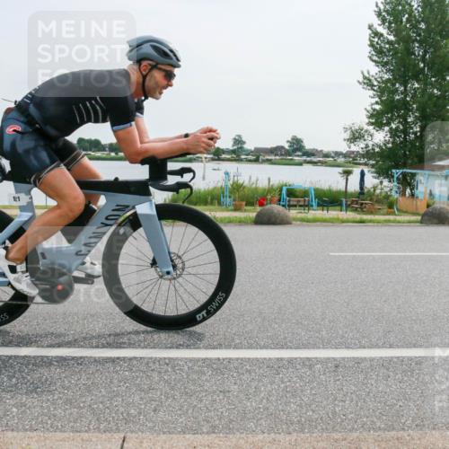 15.06.2025 - 27. Vierlanden-Triathlon H.Heesch http://msf.ph/oto/8031217 15.06.2025 10:35:22 Radfahren 26, 121, 268, 336 meine-sportfotos.de