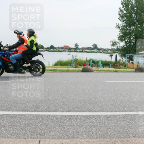 15.06.2025 - 27. Vierlanden-Triathlon H.Heesch http://msf.ph/oto/8031218 15.06.2025 10:35:23 Radfahren 121, 213, 268, 336 meine-sportfotos.de