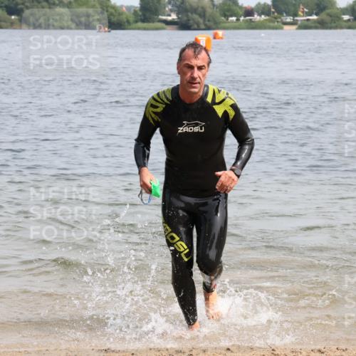 15.06.2025 - 27. Vierlanden-Triathlon Lena Gebhardt http://msf.ph/oto/8031224 15.06.2025 11:09:53 Schwimmen 745, 784, 786 meine-sportfotos.de