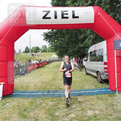 21.06.2025 - 27. Vierlanden-Triathlon MichiJ http://msf.ph/oto/8031228 15.06.2026 12:43:14 Ziel 37 meine-sportfotos.de