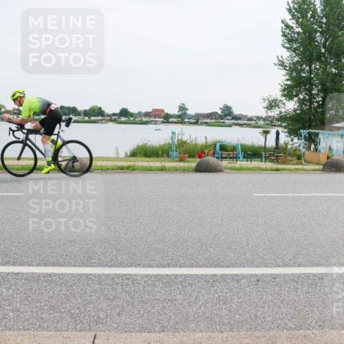 15.06.2025 - 27. Vierlanden-Triathlon H.Heesch http://msf.ph/oto/8031229 15.06.2025 10:35:28 Radfahren 99, 213, 272 meine-sportfotos.de