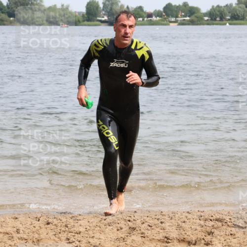 15.06.2025 - 27. Vierlanden-Triathlon Lena Gebhardt http://msf.ph/oto/8031231 15.06.2025 11:09:53 Schwimmen 745, 784, 786 meine-sportfotos.de