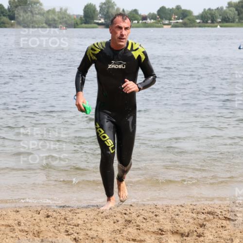15.06.2025 - 27. Vierlanden-Triathlon Lena Gebhardt http://msf.ph/oto/8031233 15.06.2025 11:09:54 Schwimmen 745, 784, 786 meine-sportfotos.de