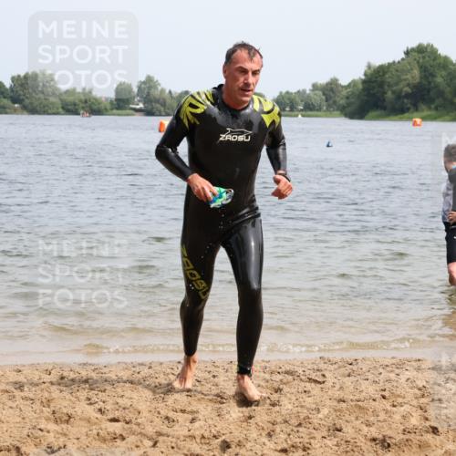 15.06.2025 - 27. Vierlanden-Triathlon Lena Gebhardt http://msf.ph/oto/8031239 15.06.2025 11:09:54 Schwimmen 745, 784, 786 meine-sportfotos.de