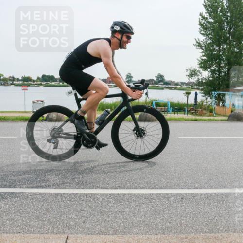 15.06.2025 - 27. Vierlanden-Triathlon H.Heesch http://msf.ph/oto/8031249 15.06.2025 10:35:34 Radfahren 99, 272, 301 meine-sportfotos.de