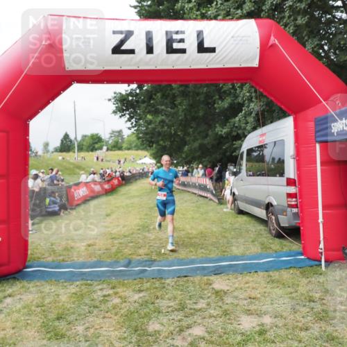 21.06.2025 - 27. Vierlanden-Triathlon MichiJ http://msf.ph/oto/8031266 15.06.2026 12:44:08 Ziel 14 meine-sportfotos.de