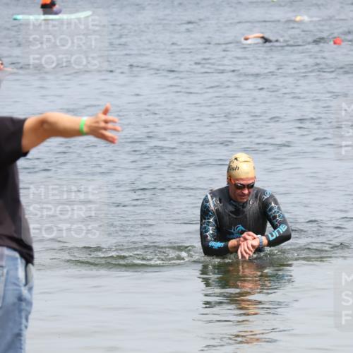 15.06.2025 - 27. Vierlanden-Triathlon Lena Gebhardt http://msf.ph/oto/8031267 15.06.2025 11:09:59 Schwimmen 745, 784, 786 meine-sportfotos.de