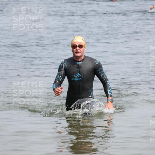 15.06.2025 - 27. Vierlanden-Triathlon Lena Gebhardt http://msf.ph/oto/8031271 15.06.2025 11:10:02 Schwimmen 784, 786, 789 meine-sportfotos.de