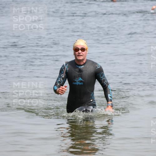 15.06.2025 - 27. Vierlanden-Triathlon Lena Gebhardt http://msf.ph/oto/8031275 15.06.2025 11:10:02 Schwimmen 784, 786, 789 meine-sportfotos.de