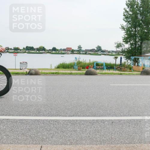 15.06.2025 - 27. Vierlanden-Triathlon H.Heesch http://msf.ph/oto/8031279 15.06.2025 10:35:40 Radfahren 106, 127, 239 meine-sportfotos.de