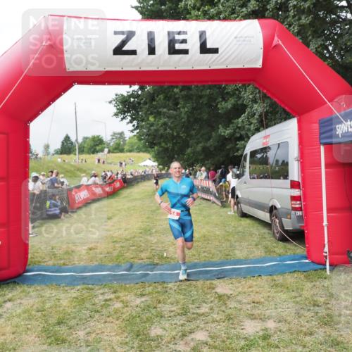 21.06.2025 - 27. Vierlanden-Triathlon MichiJ http://msf.ph/oto/8031287 15.06.2026 12:44:08 Ziel 14 meine-sportfotos.de