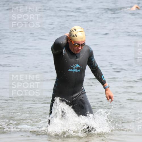 15.06.2025 - 27. Vierlanden-Triathlon Lena Gebhardt http://msf.ph/oto/8031290 15.06.2025 11:10:05 Schwimmen 786, 789 meine-sportfotos.de