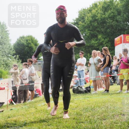 15.06.2025 - 27. Vierlanden-Triathlon KatJ http://msf.ph/oto/8031292 15.06.2025 11:09:19 Schwimmen 776, 811, 829, 846 meine-sportfotos.de