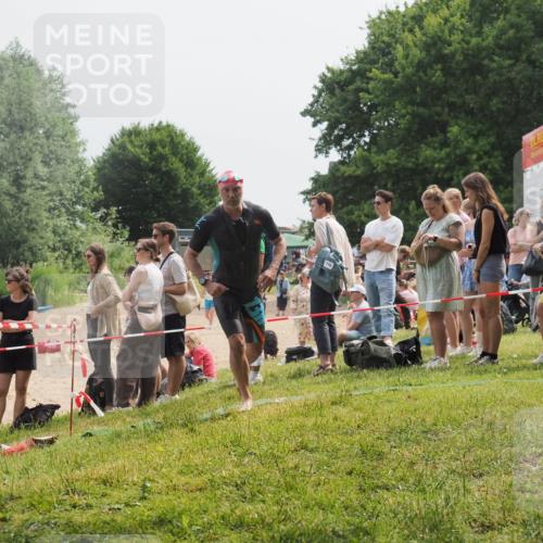 15.06.2025 - 27. Vierlanden-Triathlon KatJ http://msf.ph/oto/8031302 15.06.2025 11:09:22 Schwimmen 776, 829, 846 meine-sportfotos.de