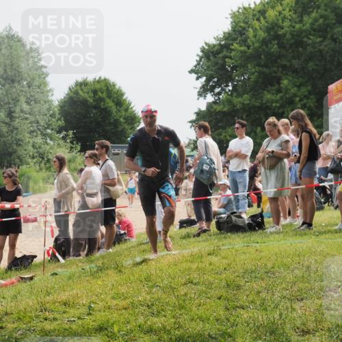 15.06.2025 - 27. Vierlanden-Triathlon KatJ http://msf.ph/oto/8031307 15.06.2025 11:09:22 Schwimmen 776, 829, 846 meine-sportfotos.de