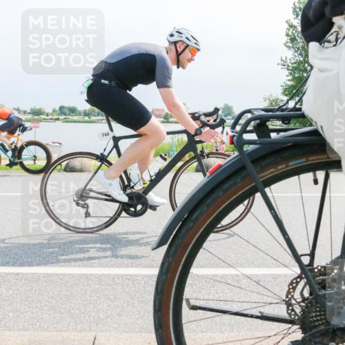 21.06.2025 - 27. Vierlanden-Triathlon H.Heesch http://msf.ph/oto/8031308 15.06.2025 11:32:57 Radfahren 650, 744, 771 meine-sportfotos.de