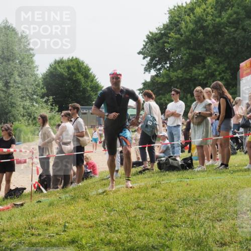 15.06.2025 - 27. Vierlanden-Triathlon KatJ http://msf.ph/oto/8031313 15.06.2025 11:09:22 Schwimmen 776, 829, 846 meine-sportfotos.de