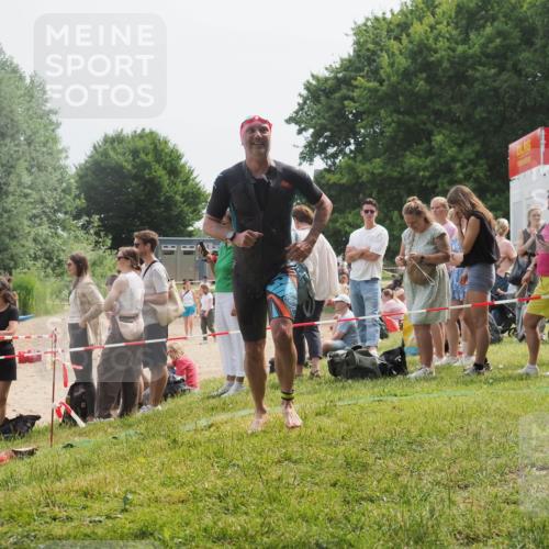15.06.2025 - 27. Vierlanden-Triathlon KatJ http://msf.ph/oto/8031325 15.06.2025 11:09:22 Schwimmen 776, 829, 846 meine-sportfotos.de