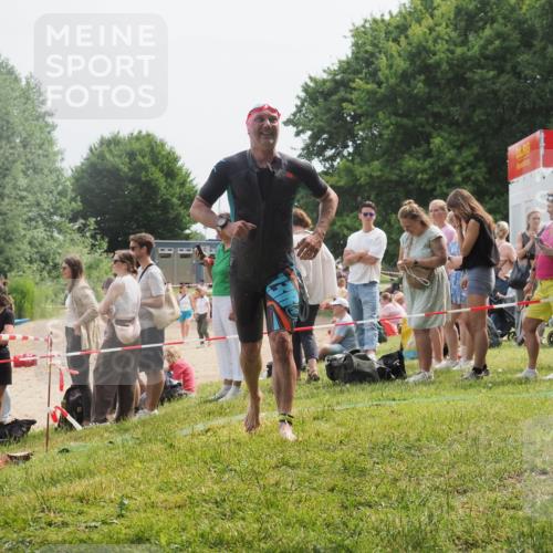 15.06.2025 - 27. Vierlanden-Triathlon KatJ http://msf.ph/oto/8031330 15.06.2025 11:09:23 Schwimmen 776, 829, 846 meine-sportfotos.de