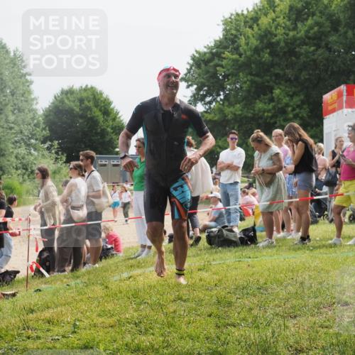 15.06.2025 - 27. Vierlanden-Triathlon KatJ http://msf.ph/oto/8031335 15.06.2025 11:09:23 Schwimmen 776, 829, 846 meine-sportfotos.de