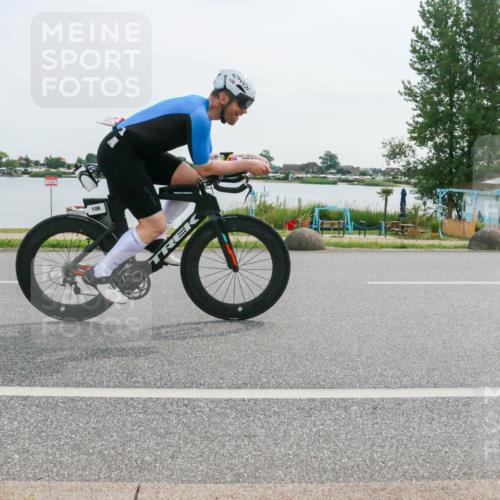 15.06.2025 - 27. Vierlanden-Triathlon H.Heesch http://msf.ph/oto/8031342 15.06.2025 10:35:40 Radfahren 106, 127, 239 meine-sportfotos.de