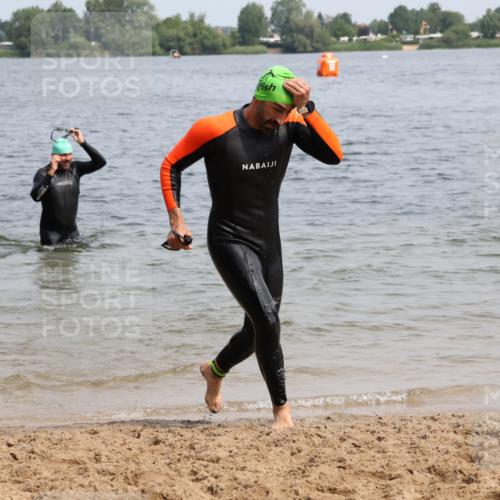 15.06.2025 - 27. Vierlanden-Triathlon Lena Gebhardt http://msf.ph/oto/8031344 15.06.2025 11:10:30 Schwimmen 772, 953 meine-sportfotos.de