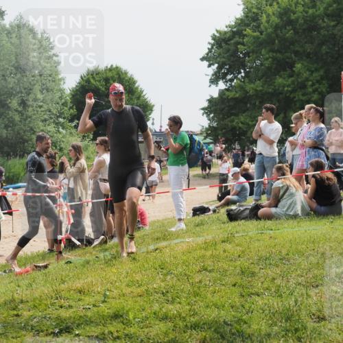 15.06.2025 - 27. Vierlanden-Triathlon KatJ http://msf.ph/oto/8031345 15.06.2025 11:09:37 Schwimmen 783, 856 meine-sportfotos.de