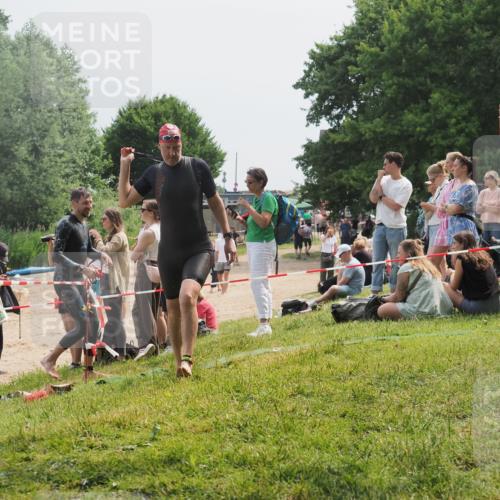 15.06.2025 - 27. Vierlanden-Triathlon KatJ http://msf.ph/oto/8031350 15.06.2025 11:09:38 Schwimmen 783, 856 meine-sportfotos.de