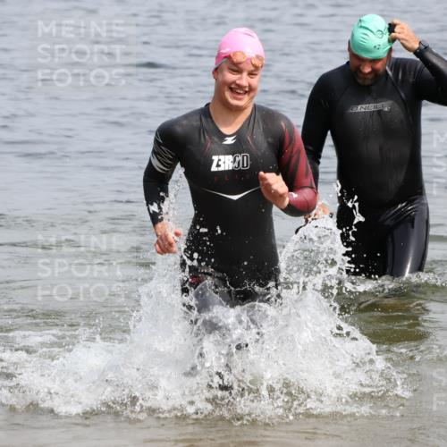 15.06.2025 - 27. Vierlanden-Triathlon Lena Gebhardt http://msf.ph/oto/8031367 15.06.2025 11:10:34 Schwimmen 770, 772, 953 meine-sportfotos.de