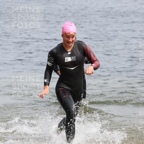 15.06.2025 - 27. Vierlanden-Triathlon Lena Gebhardt http://msf.ph/oto/8031372 15.06.2025 11:10:34 Schwimmen 770, 772, 953 meine-sportfotos.de