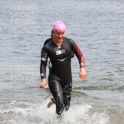 15.06.2025 - 27. Vierlanden-Triathlon Lena Gebhardt http://msf.ph/oto/8031374 15.06.2025 11:10:34 Schwimmen 770, 772, 953 meine-sportfotos.de