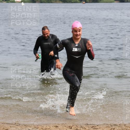 15.06.2025 - 27. Vierlanden-Triathlon Lena Gebhardt http://msf.ph/oto/8031379 15.06.2025 11:10:35 Schwimmen 770, 772, 953 meine-sportfotos.de