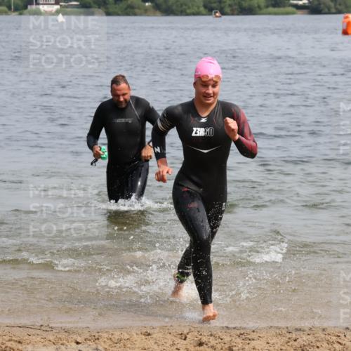 15.06.2025 - 27. Vierlanden-Triathlon Lena Gebhardt http://msf.ph/oto/8031384 15.06.2025 11:10:35 Schwimmen 770, 772, 953 meine-sportfotos.de