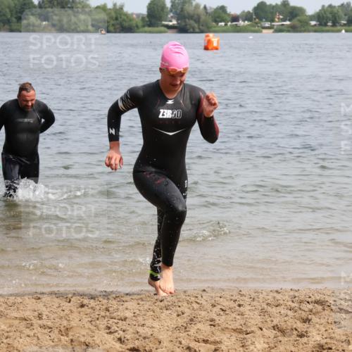 15.06.2025 - 27. Vierlanden-Triathlon Lena Gebhardt http://msf.ph/oto/8031392 15.06.2025 11:10:35 Schwimmen 770, 772, 953 meine-sportfotos.de